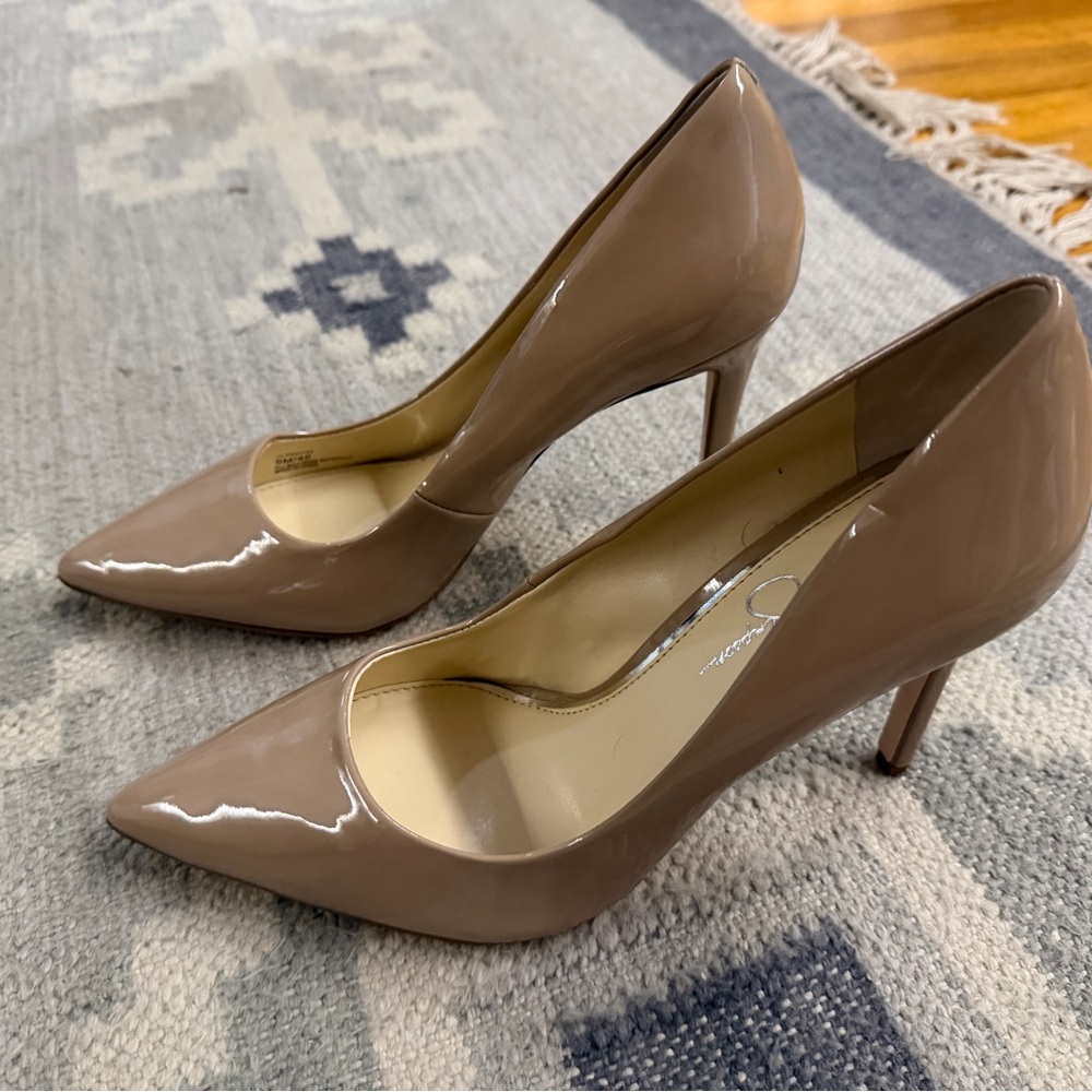 Jessica Simpson - Classic Nude Patent Pointed-Toe Pumps - Women Size 8.5